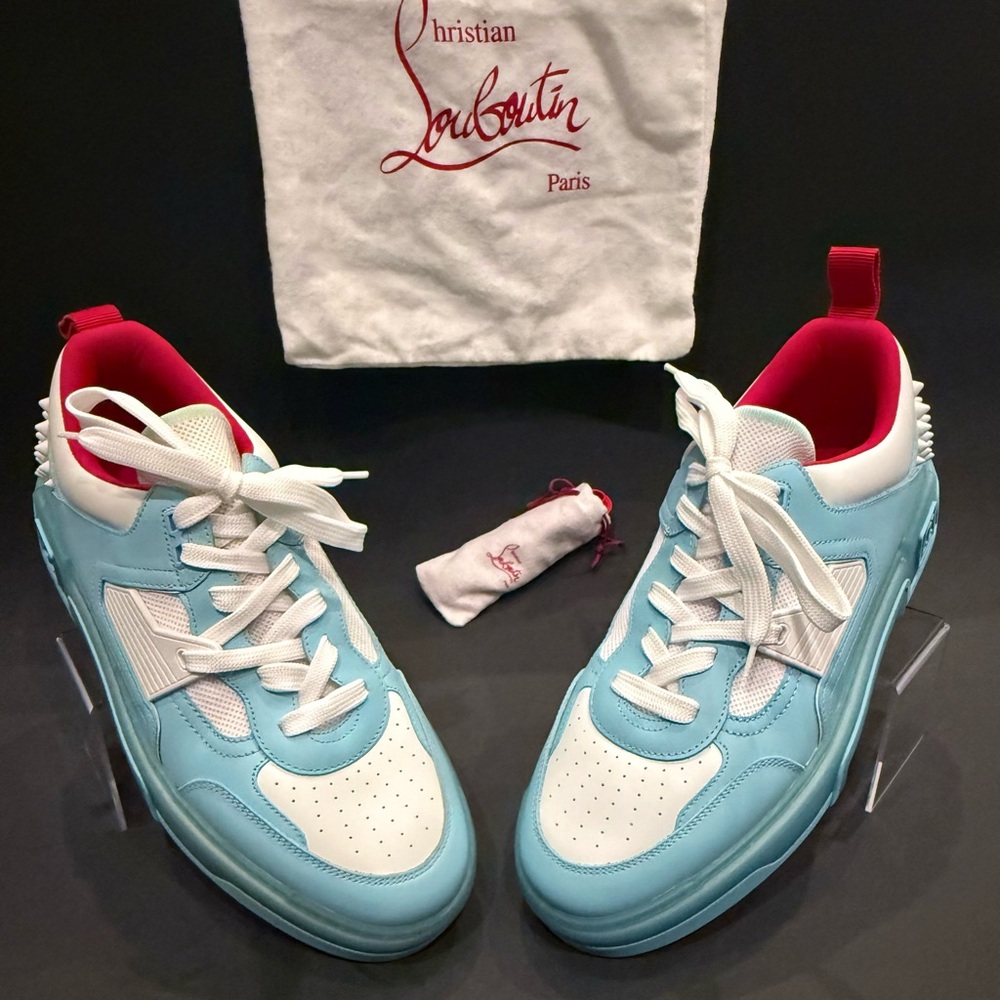Christian Louboutin
ASTROLOUBI FLAT
Color: mineral blue/white
